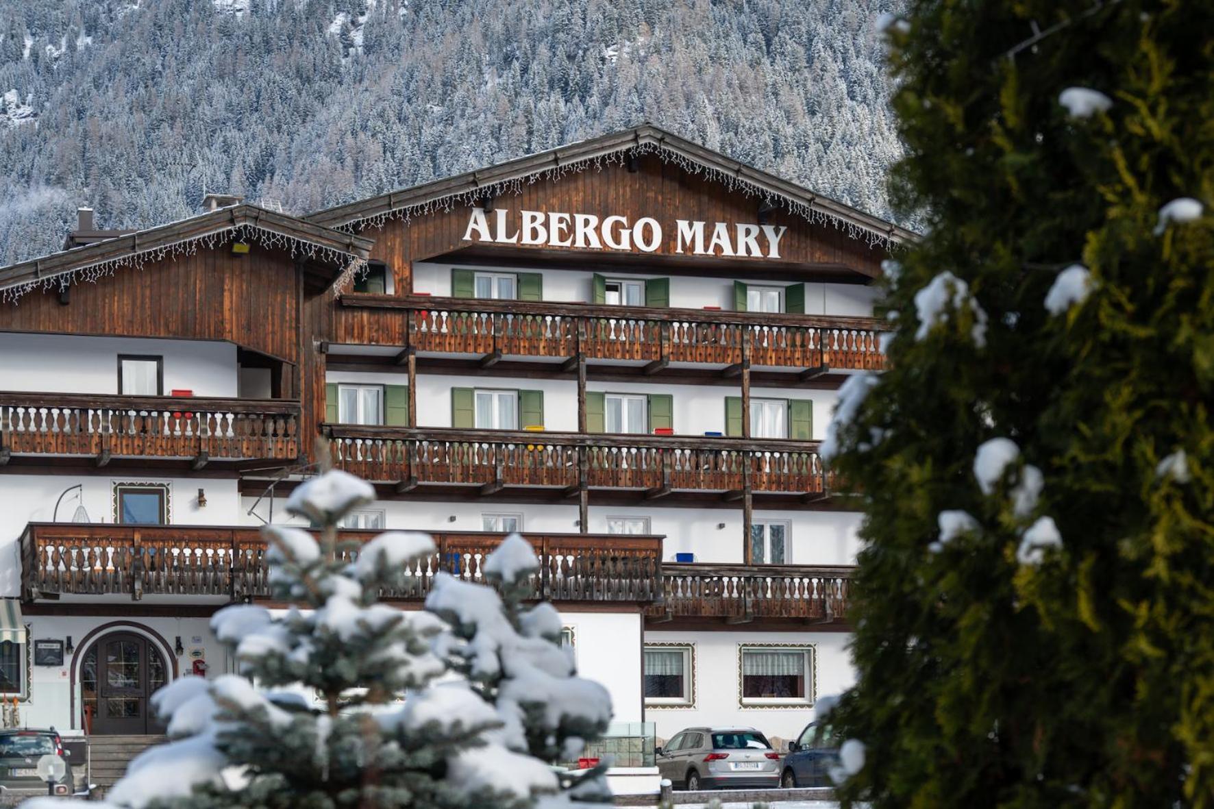 Hotel Mary Pozza di Fassa Ngoại thất bức ảnh