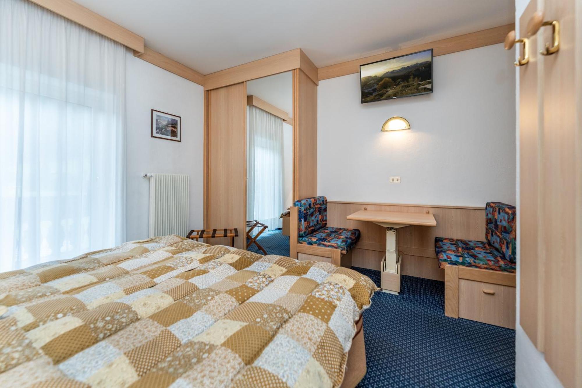 Hotel Mary Pozza di Fassa Ngoại thất bức ảnh